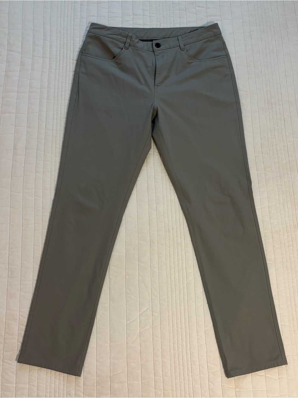 Light gray Vuori Meta pants 32/30